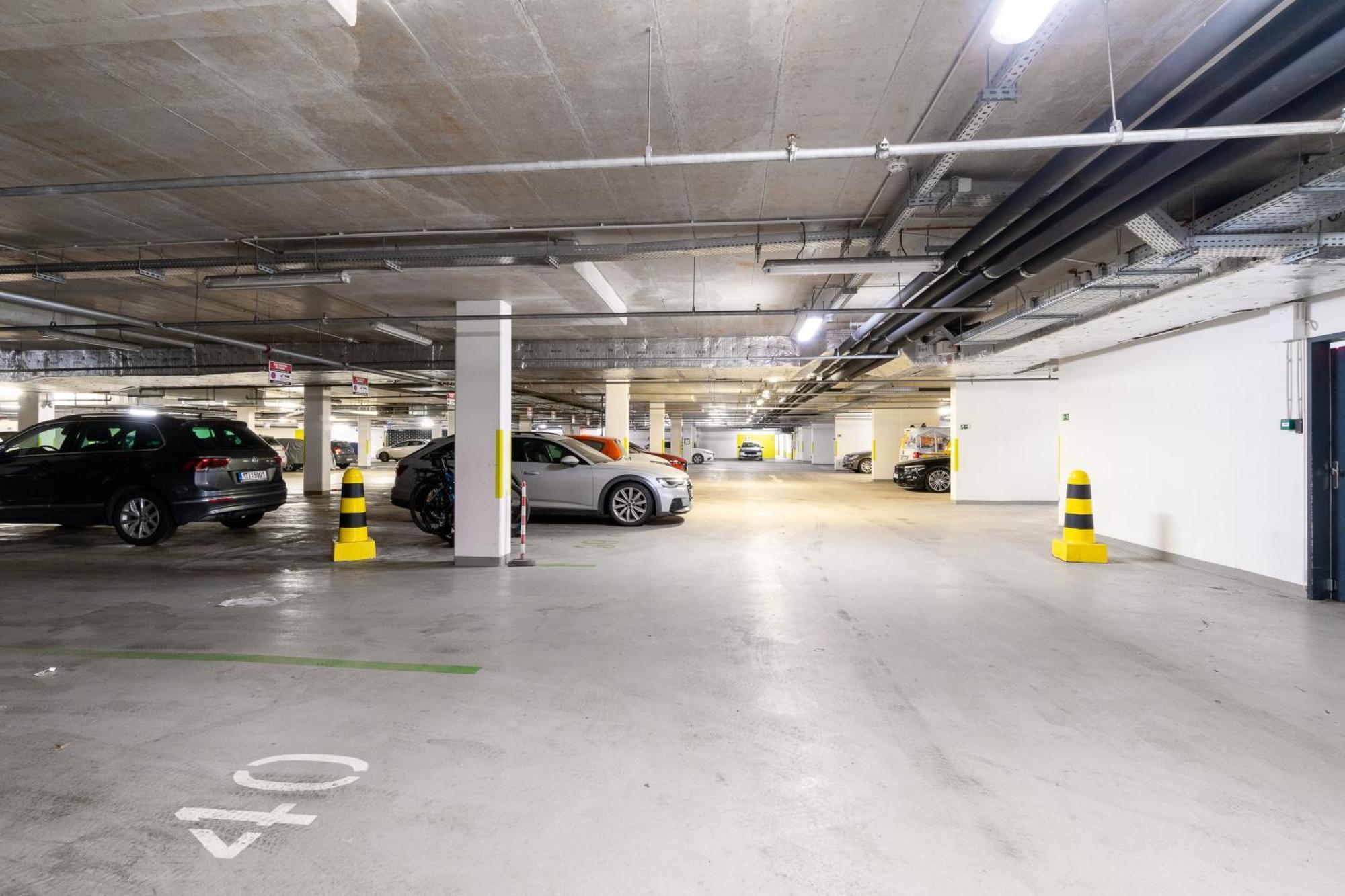 Bnb New Beautiful Apartment In The Center Of Ostrava With Option Garage Parking Екстериор снимка
