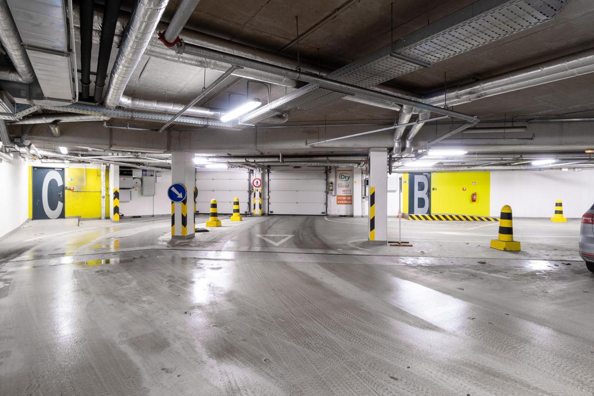 Bnb New Beautiful Apartment In The Center Of Ostrava With Option Garage Parking Екстериор снимка